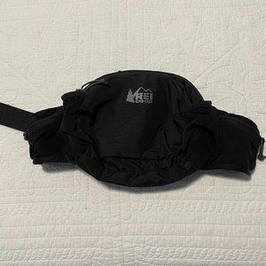 REI Co-op fanny pack in black!